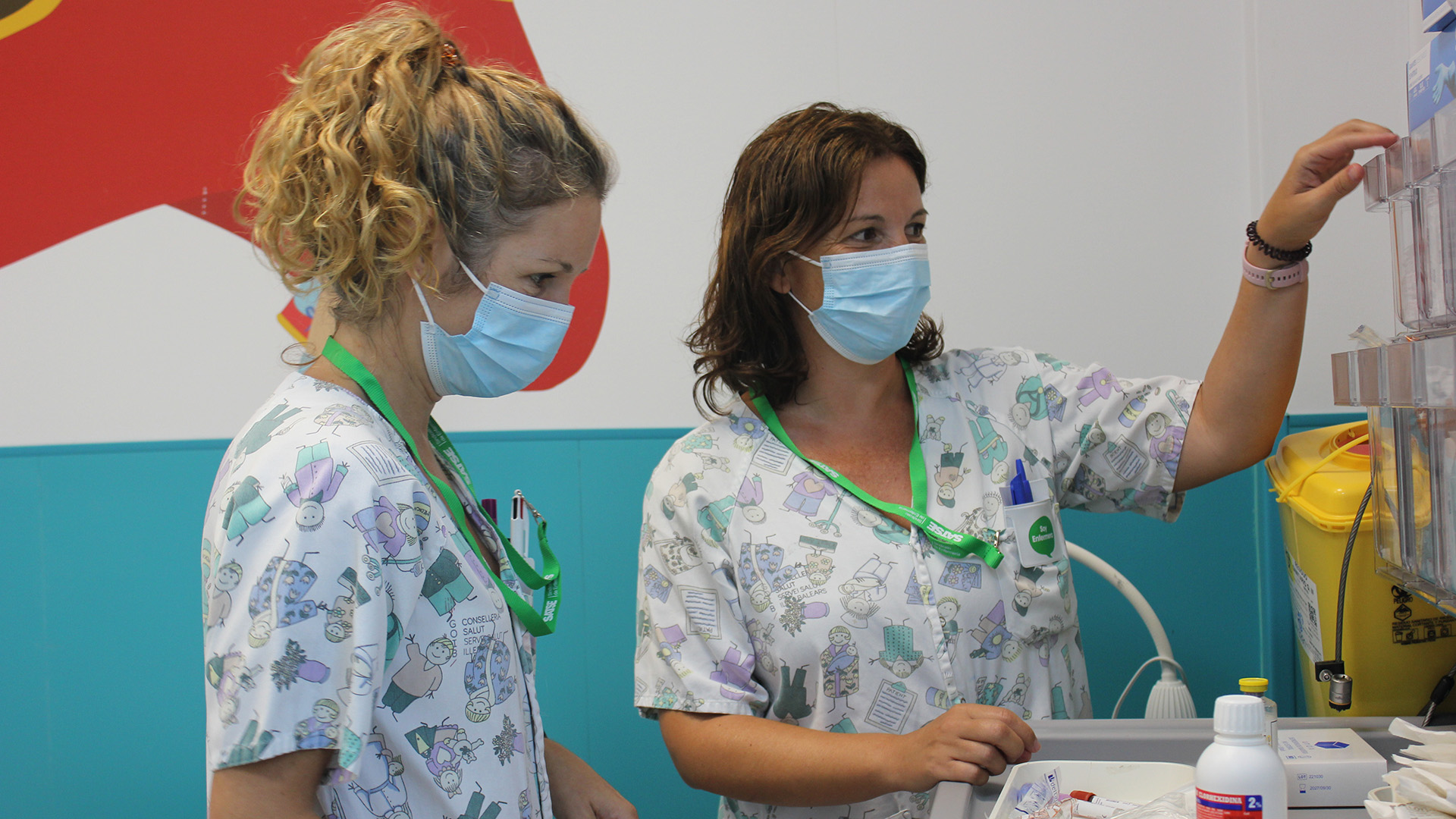 Enfermeras especialistas en pediatría en el Hospital de Manacor