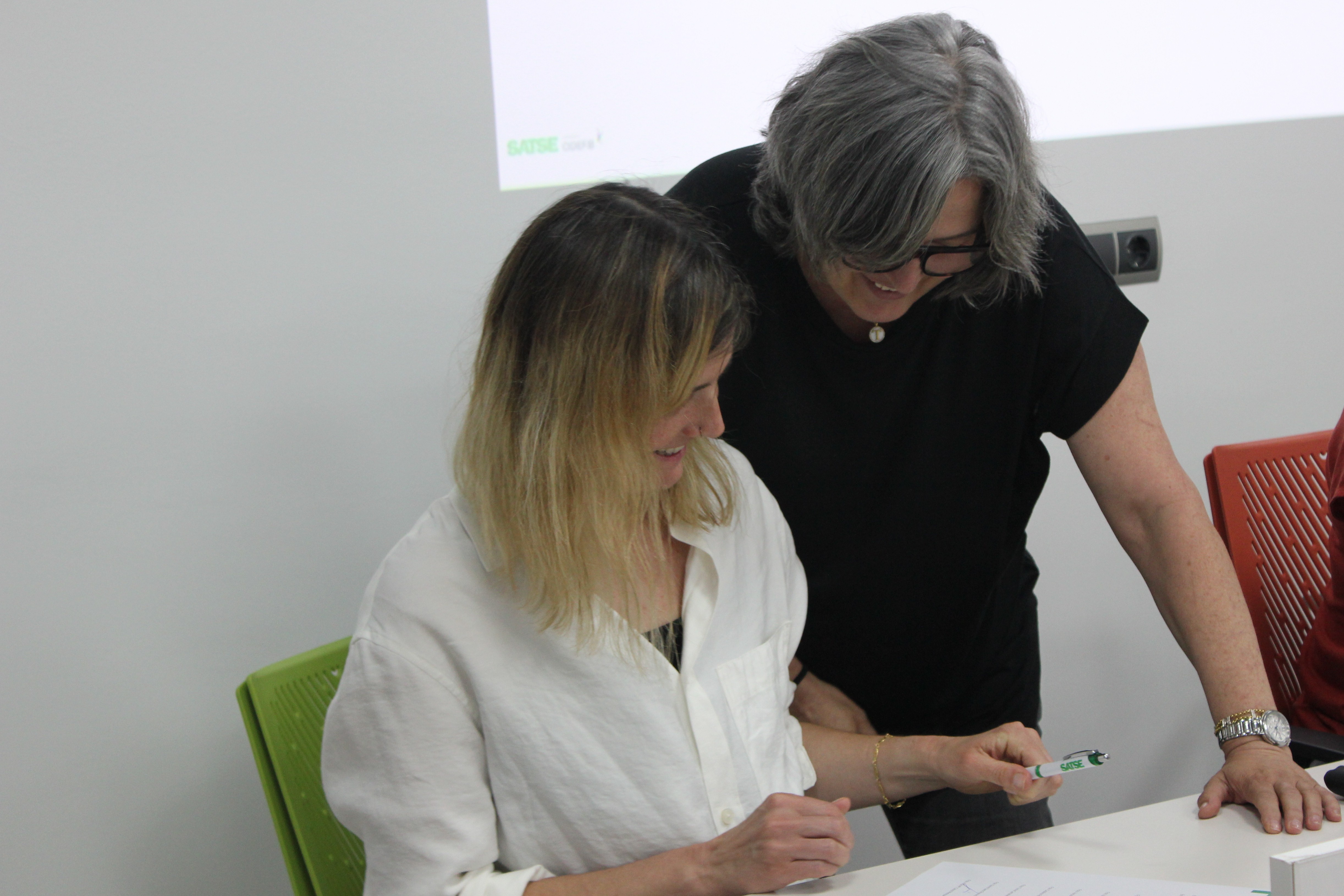 Aina Cabot firma toma de posesión