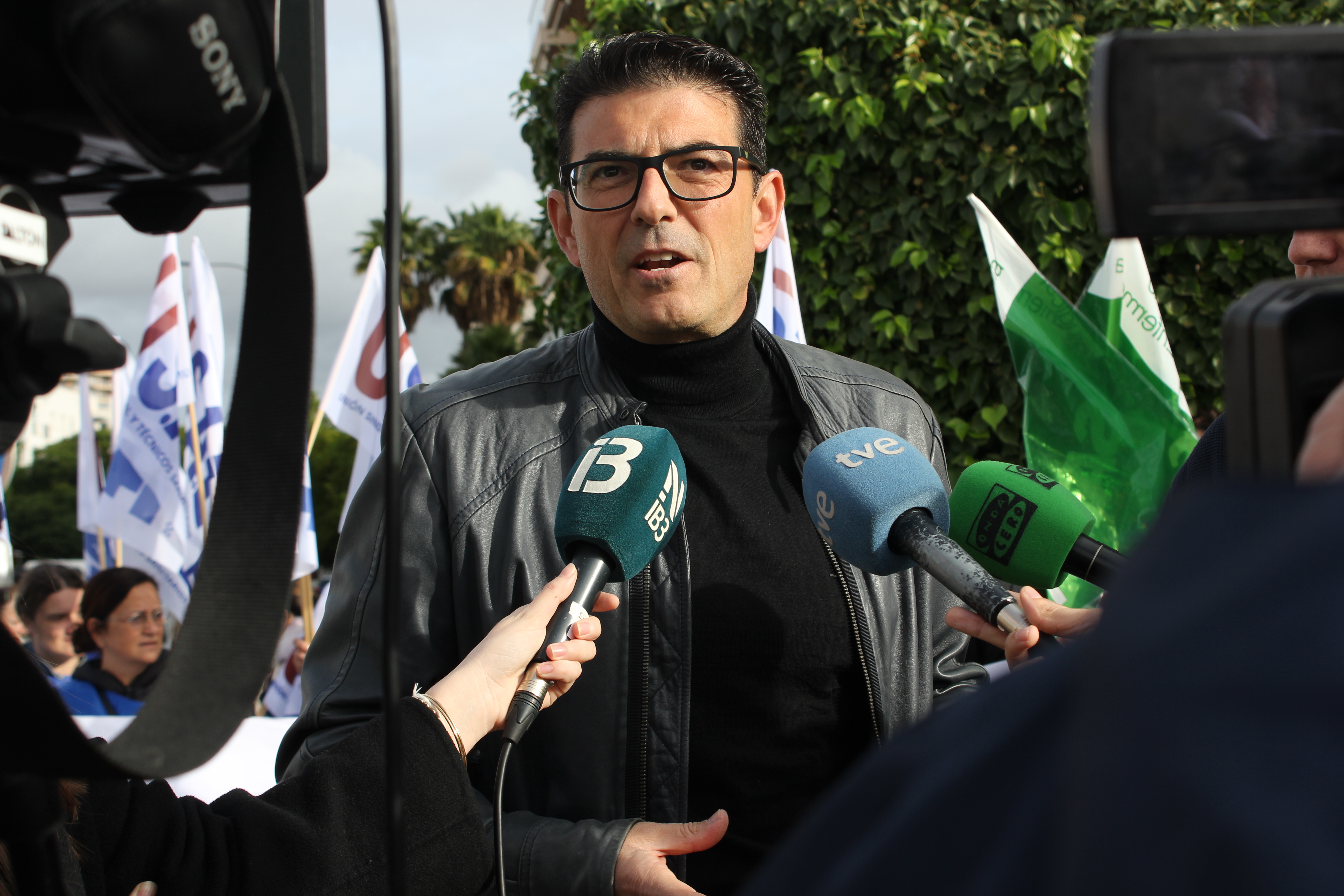 Jorge Tera, secretario general autonómico, atiende a los medios de comunicación